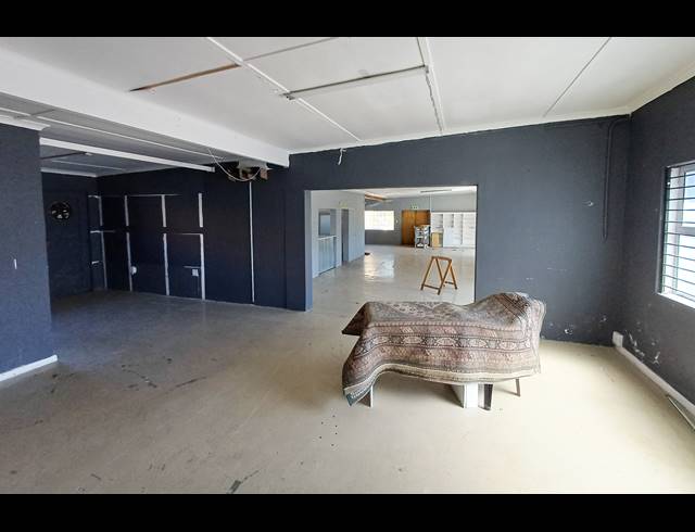 245M² BUSINESS CENTRE FOR SALE IN KLEINMOND CENTRAL